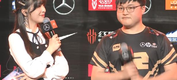 开云体育-莱万多夫斯基回归赛场，挺进下一轮首场状态亮眼，湖人观众沸腾！的简单介绍