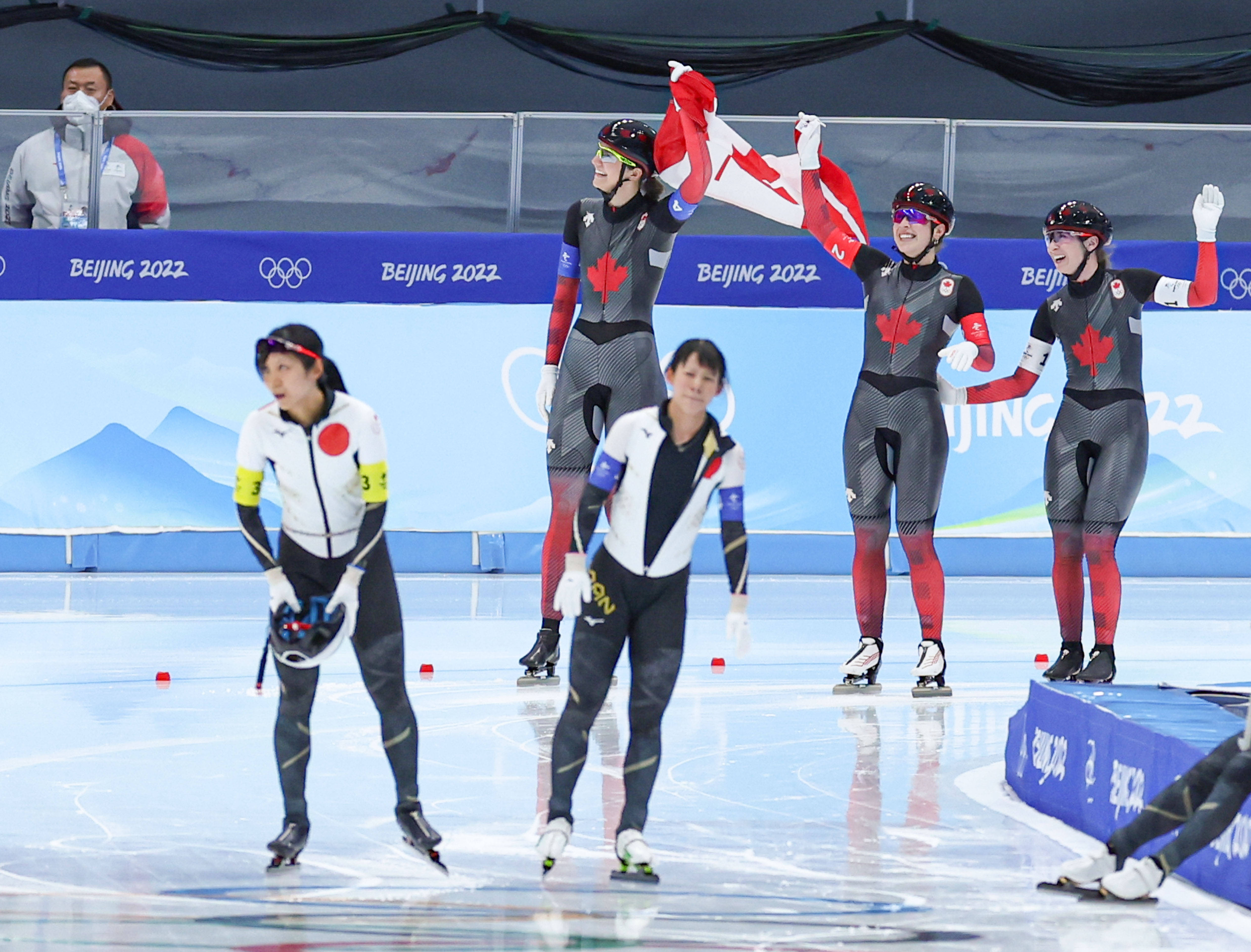 包含蒂姆关键节点惊险取胜，加拿大队带队取胜！的词条